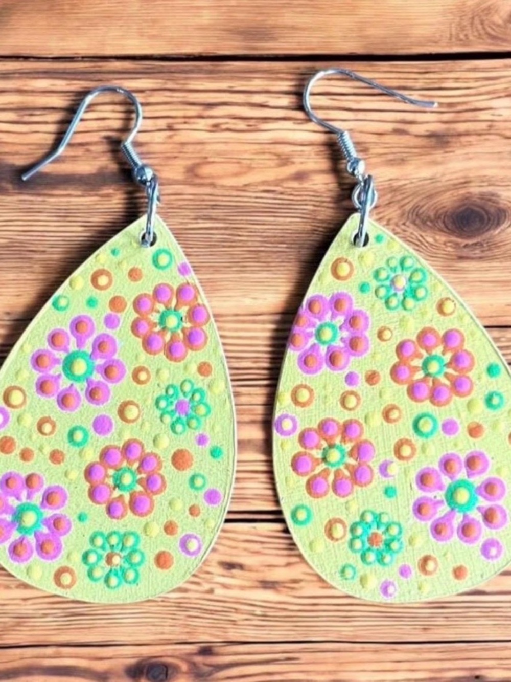 Dot-painted floral jewelry set teardrop earring with matching necklace pendant